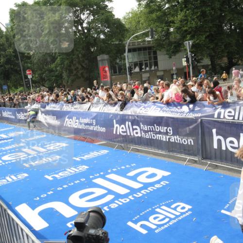 29.06.2025 - hella hamburg halbmarathon Michael Strokosch http://msf.ph/oto/8537952 29.06.2025 10:34:02 Ziel  meine-sportfotos.de