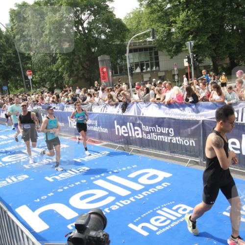 29.06.2025 - hella hamburg halbmarathon Michael Strokosch http://msf.ph/oto/8537970 29.06.2025 10:34:06 Ziel  meine-sportfotos.de