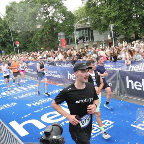 29.06.2025 - hella hamburg halbmarathon Michael Strokosch http://msf.ph/oto/8537971 29.06.2025 10:51:58 Ziel  meine-sportfotos.de
