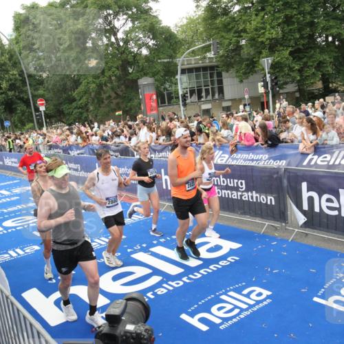 29.06.2025 - hella hamburg halbmarathon Michael Strokosch http://msf.ph/oto/8537979 29.06.2025 10:51:59 Ziel  meine-sportfotos.de