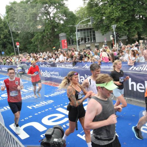 29.06.2025 - hella hamburg halbmarathon Michael Strokosch http://msf.ph/oto/8537981 29.06.2025 10:52:00 Ziel  meine-sportfotos.de