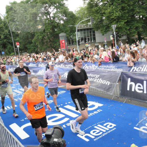 29.06.2025 - hella hamburg halbmarathon Michael Strokosch http://msf.ph/oto/8538004 29.06.2025 10:52:06 Ziel  meine-sportfotos.de
