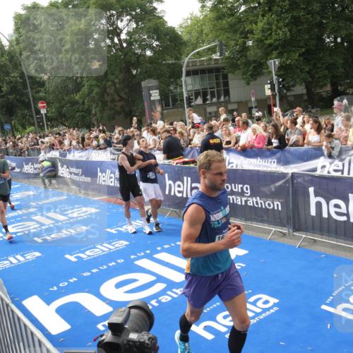 29.06.2025 - hella hamburg halbmarathon Michael Strokosch http://msf.ph/oto/8538055 29.06.2025 10:34:30 Ziel  meine-sportfotos.de