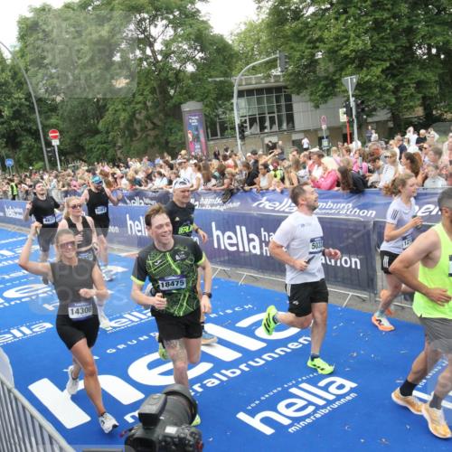 29.06.2025 - hella hamburg halbmarathon Michael Strokosch http://msf.ph/oto/8538058 29.06.2025 10:52:19 Ziel  meine-sportfotos.de