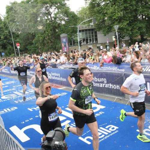 29.06.2025 - hella hamburg halbmarathon Michael Strokosch http://msf.ph/oto/8538060 29.06.2025 10:52:19 Ziel  meine-sportfotos.de
