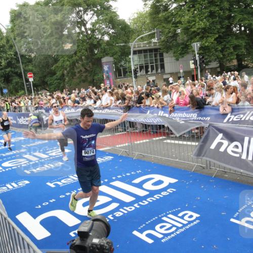 29.06.2025 - hella hamburg halbmarathon Michael Strokosch http://msf.ph/oto/8538077 29.06.2025 10:52:22 Ziel  meine-sportfotos.de