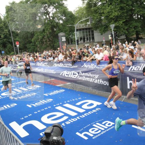 29.06.2025 - hella hamburg halbmarathon Michael Strokosch http://msf.ph/oto/8538113 29.06.2025 10:52:31 Ziel  meine-sportfotos.de