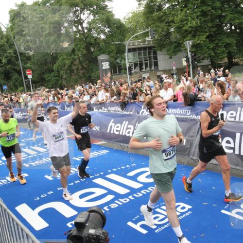 29.06.2025 - hella hamburg halbmarathon Michael Strokosch http://msf.ph/oto/8538118 29.06.2025 10:52:33 Ziel  meine-sportfotos.de