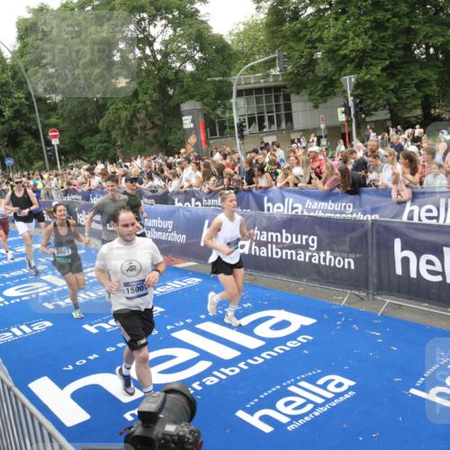 29.06.2025 - hella hamburg halbmarathon Michael Strokosch http://msf.ph/oto/8538161 29.06.2025 10:52:41 Ziel  meine-sportfotos.de