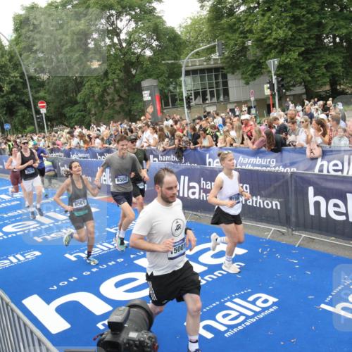 29.06.2025 - hella hamburg halbmarathon Michael Strokosch http://msf.ph/oto/8538163 29.06.2025 10:52:41 Ziel  meine-sportfotos.de