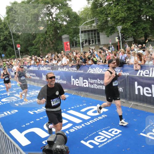29.06.2025 - hella hamburg halbmarathon Michael Strokosch http://msf.ph/oto/8538205 29.06.2025 10:52:51 Ziel  meine-sportfotos.de
