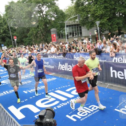 29.06.2025 - hella hamburg halbmarathon Michael Strokosch http://msf.ph/oto/8538225 29.06.2025 10:52:55 Ziel  meine-sportfotos.de