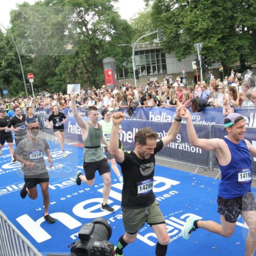 29.06.2025 - hella hamburg halbmarathon Michael Strokosch http://msf.ph/oto/8538230 29.06.2025 10:52:56 Ziel  meine-sportfotos.de