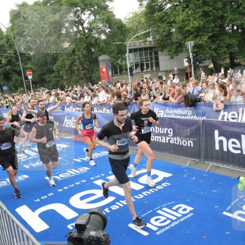29.06.2025 - hella hamburg halbmarathon Michael Strokosch http://msf.ph/oto/8538236 29.06.2025 10:52:57 Ziel  meine-sportfotos.de