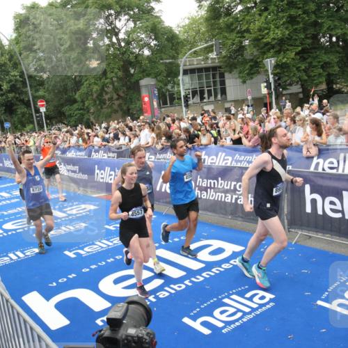 29.06.2025 - hella hamburg halbmarathon Michael Strokosch http://msf.ph/oto/8538244 29.06.2025 10:52:59 Ziel  meine-sportfotos.de