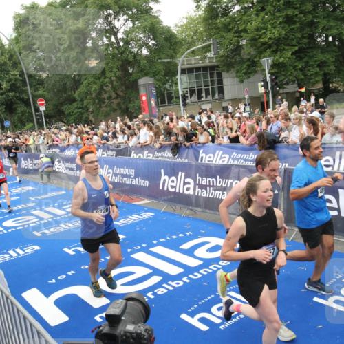 29.06.2025 - hella hamburg halbmarathon Michael Strokosch http://msf.ph/oto/8538248 29.06.2025 10:53:00 Ziel  meine-sportfotos.de