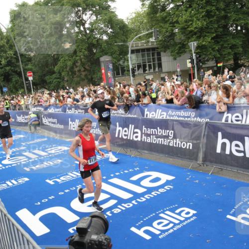 29.06.2025 - hella hamburg halbmarathon Michael Strokosch http://msf.ph/oto/8538258 29.06.2025 10:53:02 Ziel  meine-sportfotos.de