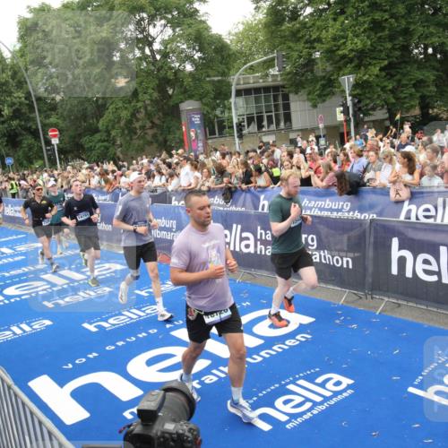 29.06.2025 - hella hamburg halbmarathon Michael Strokosch http://msf.ph/oto/8538269 29.06.2025 10:53:05 Ziel  meine-sportfotos.de