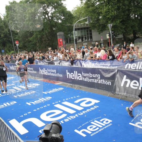 29.06.2025 - hella hamburg halbmarathon Michael Strokosch http://msf.ph/oto/8538281 29.06.2025 10:35:44 Ziel  meine-sportfotos.de