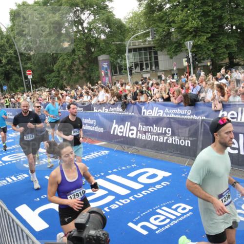 29.06.2025 - hella hamburg halbmarathon Michael Strokosch http://msf.ph/oto/8538284 29.06.2025 10:53:08 Ziel  meine-sportfotos.de