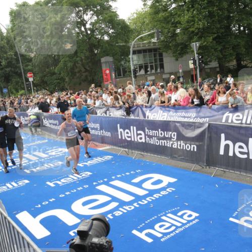 29.06.2025 - hella hamburg halbmarathon Michael Strokosch http://msf.ph/oto/8538285 29.06.2025 10:35:45 Ziel  meine-sportfotos.de