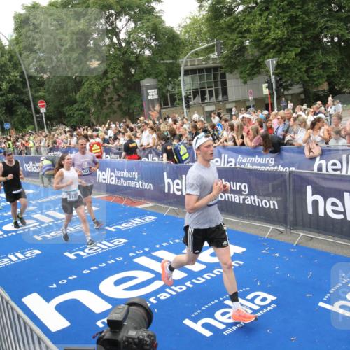 29.06.2025 - hella hamburg halbmarathon Michael Strokosch http://msf.ph/oto/8538336 29.06.2025 10:53:22 Ziel  meine-sportfotos.de