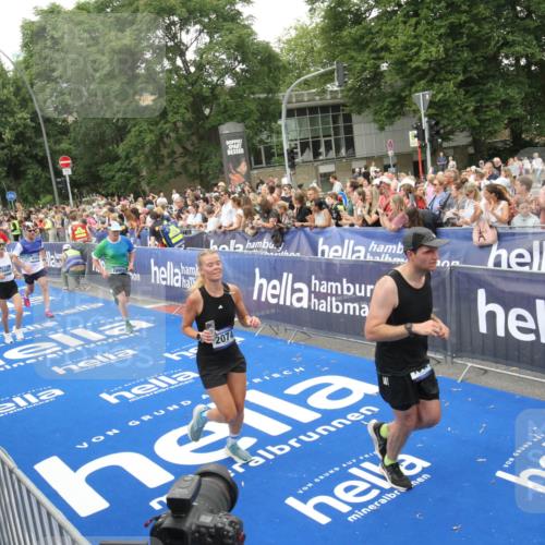 29.06.2025 - hella hamburg halbmarathon Michael Strokosch http://msf.ph/oto/8538347 29.06.2025 10:53:24 Ziel  meine-sportfotos.de