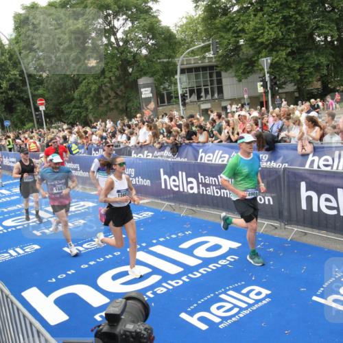 29.06.2025 - hella hamburg halbmarathon Michael Strokosch http://msf.ph/oto/8538350 29.06.2025 10:53:26 Ziel  meine-sportfotos.de