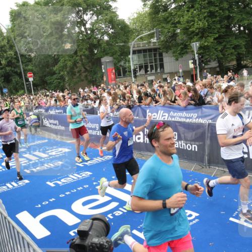 29.06.2025 - hella hamburg halbmarathon Michael Strokosch http://msf.ph/oto/8538367 29.06.2025 10:53:36 Ziel  meine-sportfotos.de