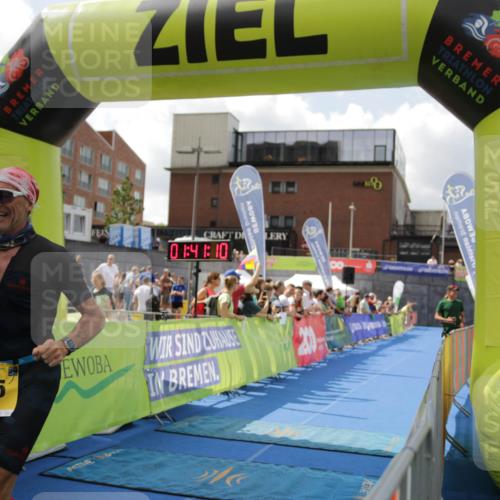 10.08.2025 - GEWOBA Citytriathlon Bremen H.Heesch http://msf.ph/oto/8538662 10.08.2025 11:44:47 Ziel 27, 435, 454 meine-sportfotos.de