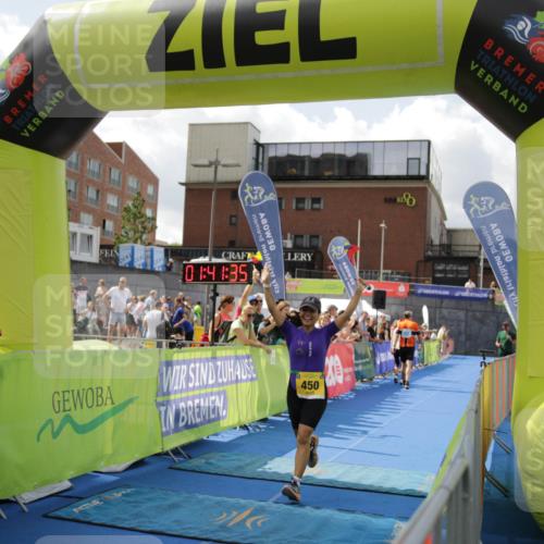 10.08.2025 - GEWOBA Citytriathlon Bremen H.Heesch http://msf.ph/oto/8538668 10.08.2025 11:45:12 Ziel 450 meine-sportfotos.de