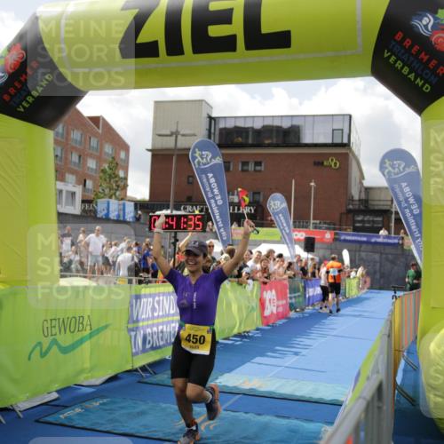 10.08.2025 - GEWOBA Citytriathlon Bremen H.Heesch http://msf.ph/oto/8538672 10.08.2025 11:45:12 Ziel 450 meine-sportfotos.de