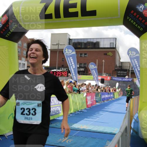 10.08.2025 - GEWOBA Citytriathlon Bremen H.Heesch http://msf.ph/oto/8538732 10.08.2025 11:43:25 Ziel 93, 233 meine-sportfotos.de