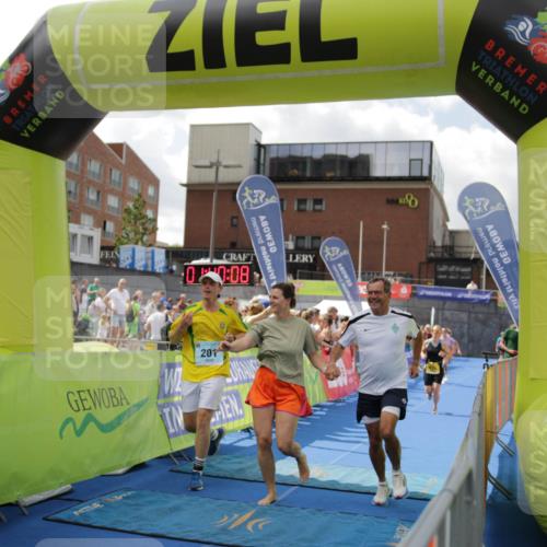 10.08.2025 - GEWOBA Citytriathlon Bremen H.Heesch http://msf.ph/oto/8538746 10.08.2025 11:43:45 Ziel 201 meine-sportfotos.de