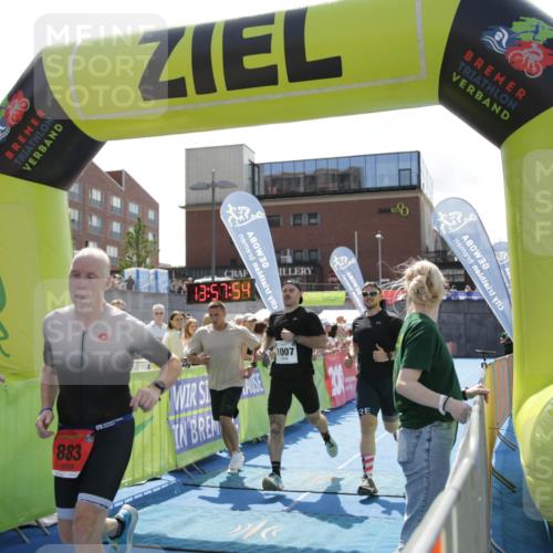 10.08.2025 - GEWOBA Citytriathlon Bremen H.Heesch http://msf.ph/oto/8539312 10.08.2025 13:57:53 Ziel 883, 1007 meine-sportfotos.de