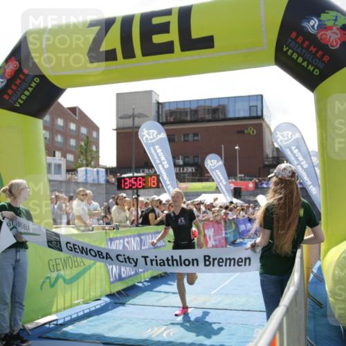 10.08.2025 - GEWOBA Citytriathlon Bremen H.Heesch http://msf.ph/oto/8539314 10.08.2025 13:58:17 Ziel 646, 916 meine-sportfotos.de