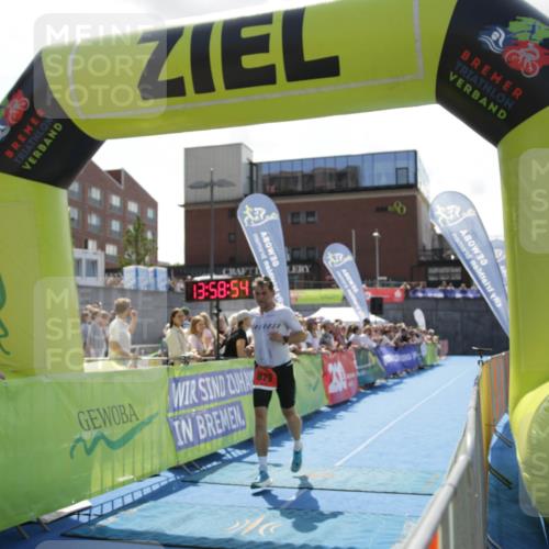 10.08.2025 - GEWOBA Citytriathlon Bremen H.Heesch http://msf.ph/oto/8539320 10.08.2025 13:58:53 Ziel 703, 713, 851 meine-sportfotos.de
