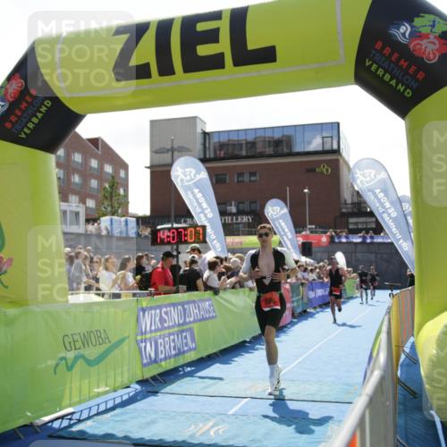 10.08.2025 - GEWOBA Citytriathlon Bremen H.Heesch http://msf.ph/oto/8539354 10.08.2025 14:07:06 Ziel 606, 677, 812 meine-sportfotos.de