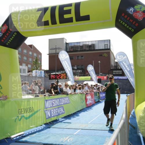 10.08.2025 - GEWOBA Citytriathlon Bremen H.Heesch http://msf.ph/oto/8539400 10.08.2025 14:12:23 Ziel 611, 745 meine-sportfotos.de