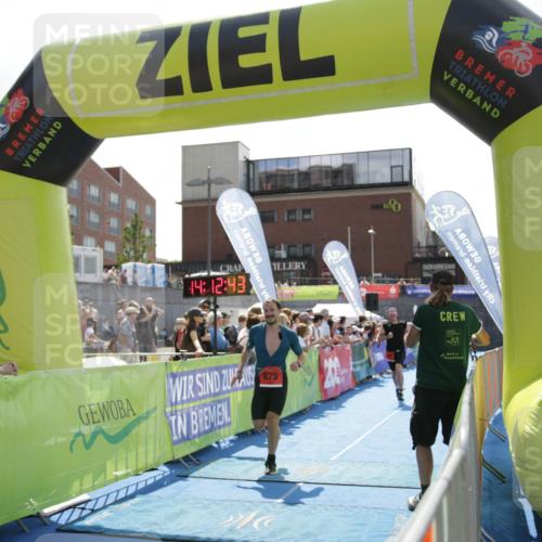 10.08.2025 - GEWOBA Citytriathlon Bremen H.Heesch http://msf.ph/oto/8539402 10.08.2025 14:12:42 Ziel 822 meine-sportfotos.de