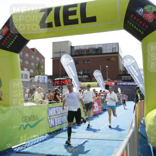 10.08.2025 - GEWOBA Citytriathlon Bremen H.Heesch http://msf.ph/oto/8539418 10.08.2025 14:14:57 Ziel 604, 615 meine-sportfotos.de