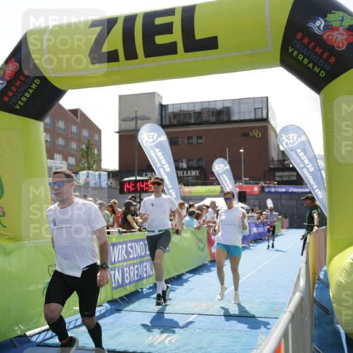 10.08.2025 - GEWOBA Citytriathlon Bremen H.Heesch http://msf.ph/oto/8539419 10.08.2025 14:14:58 Ziel 604, 1029 meine-sportfotos.de
