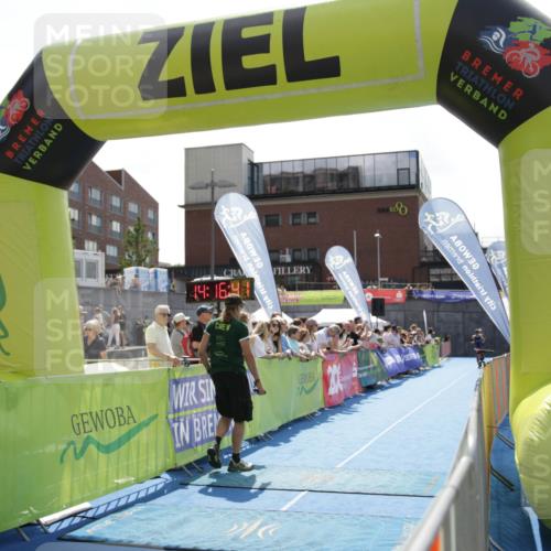 10.08.2025 - GEWOBA Citytriathlon Bremen H.Heesch http://msf.ph/oto/8539434 10.08.2025 14:16:40 Ziel 645, 770 meine-sportfotos.de