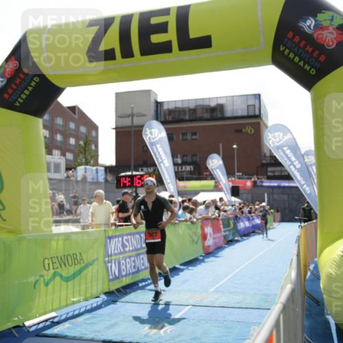 10.08.2025 - GEWOBA Citytriathlon Bremen H.Heesch http://msf.ph/oto/8539436 10.08.2025 14:16:49 Ziel 804 meine-sportfotos.de