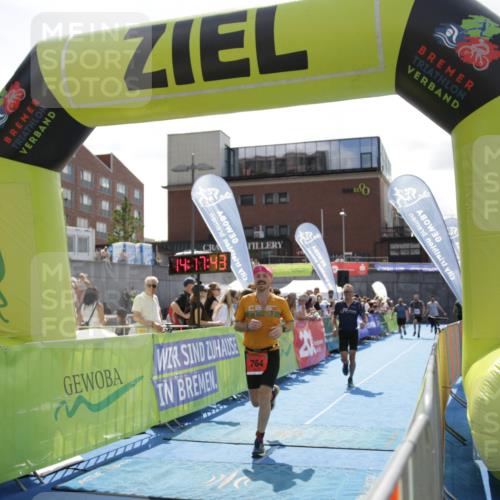 10.08.2025 - GEWOBA Citytriathlon Bremen H.Heesch http://msf.ph/oto/8539443 10.08.2025 14:17:41 Ziel 666, 764 meine-sportfotos.de