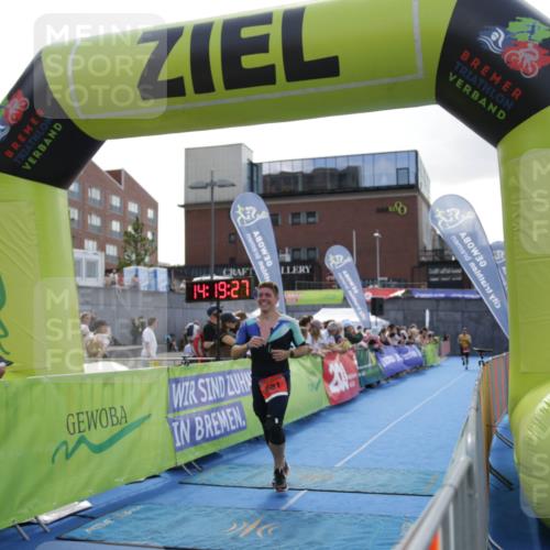 10.08.2025 - GEWOBA Citytriathlon Bremen H.Heesch http://msf.ph/oto/8539455 10.08.2025 14:19:26 Ziel 575, 681 meine-sportfotos.de