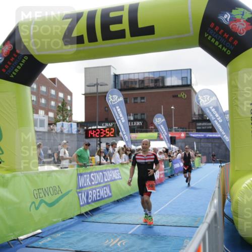 10.08.2025 - GEWOBA Citytriathlon Bremen H.Heesch http://msf.ph/oto/8539468 10.08.2025 14:23:51 Ziel 567, 802, 915 meine-sportfotos.de
