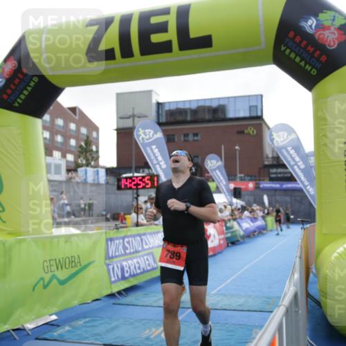 10.08.2025 - GEWOBA Citytriathlon Bremen H.Heesch http://msf.ph/oto/8539474 10.08.2025 14:25:50 Ziel 643, 749, 789, 795 meine-sportfotos.de