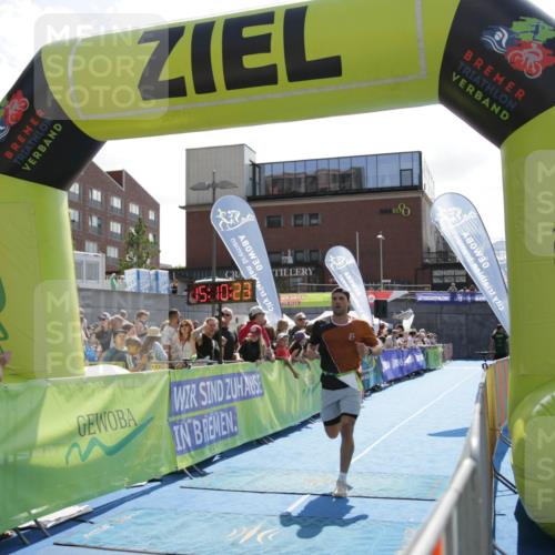 10.08.2025 - GEWOBA Citytriathlon Bremen H.Heesch http://msf.ph/oto/8539570 10.08.2025 15:10:22 Ziel 37, 148, 264, 287 meine-sportfotos.de