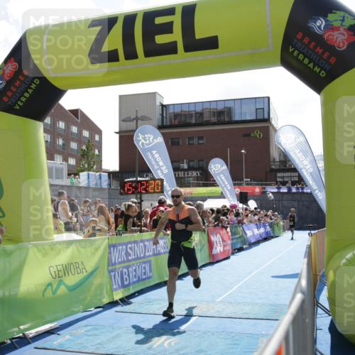 10.08.2025 - GEWOBA Citytriathlon Bremen H.Heesch http://msf.ph/oto/8539576 10.08.2025 15:12:19 Ziel 97, 243, 256 meine-sportfotos.de
